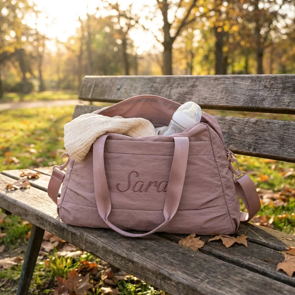 Sac à langer cabas poussette muted dusty pink en situation au parc