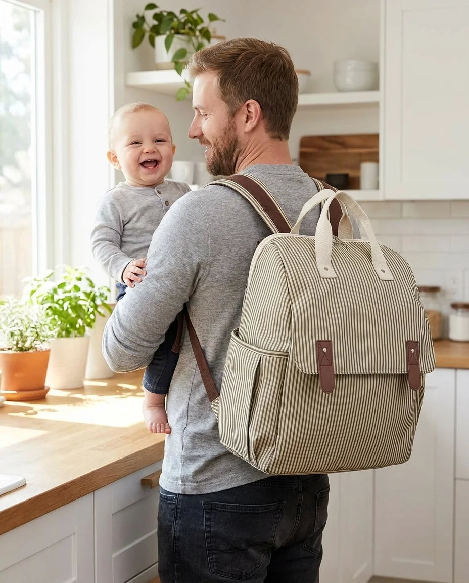 Papa portant le sac à langer kit 3 en 1 avec bébé - sac unisexe père et mère